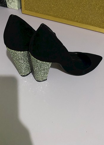 Siyah Topuklu - Görsel 2