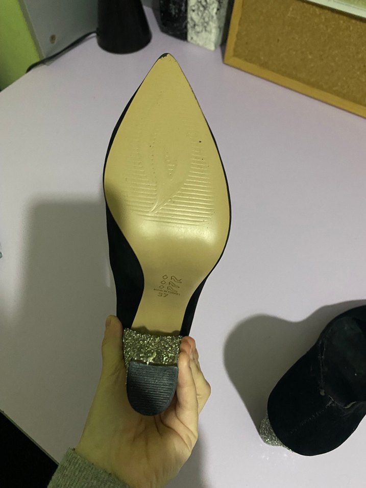 Siyah Topuklu - Görsel 3