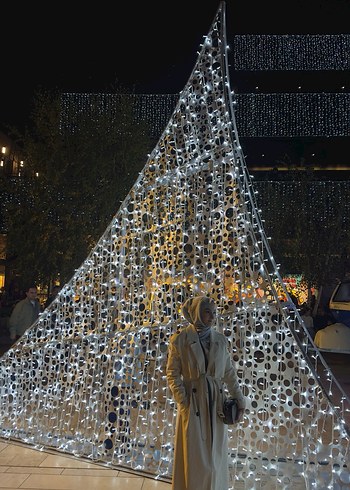 Kırık beyaz siyah düğmeli trençkot - Görsel 2