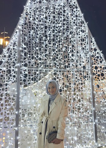 Kırık beyaz siyah düğmeli trençkot - Görsel 3