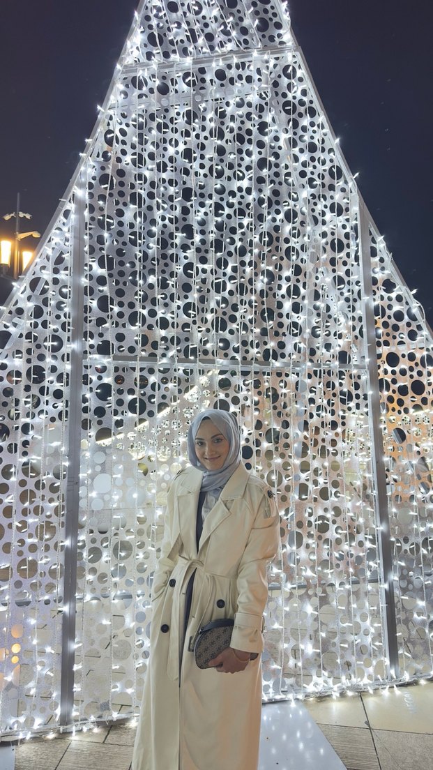 Kırık beyaz siyah düğmeli trençkot - Görsel 3