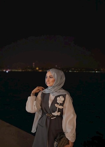 Gri İpek Dokulu Dökümlü Kadın Yelek - Görsel 3