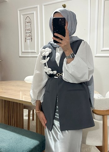 Gri İpek Dokulu Dökümlü Kadın Yelek - Görsel 5