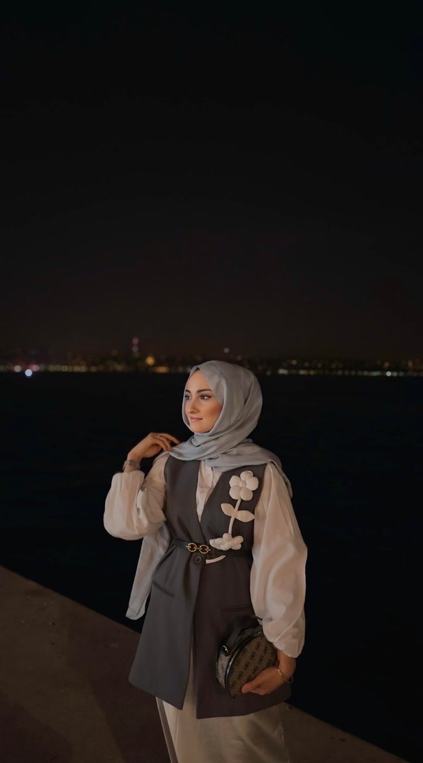 Gri İpek Dokulu Dökümlü Kadın Yelek - Görsel 3