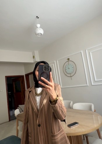 Çizgili karemel renginde şık takım - Görsel 3