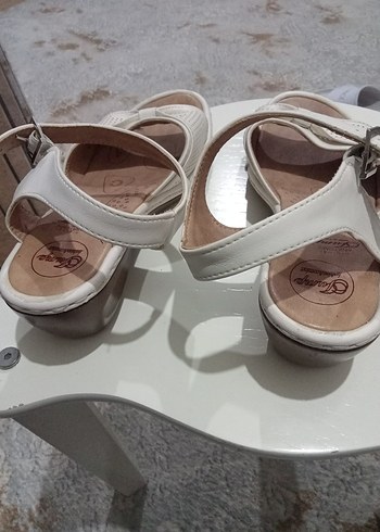 36 Beden Beyaz Dolgu Topuklu Kadın Sandalet