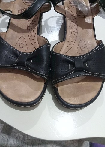 Jump Siyah Tokalı Kadın Dolgu Topuklu Sandalet