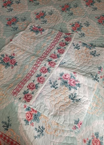 Çiçek Desenli Pastel Renkli Yatak Örtüsü - Görsel 3