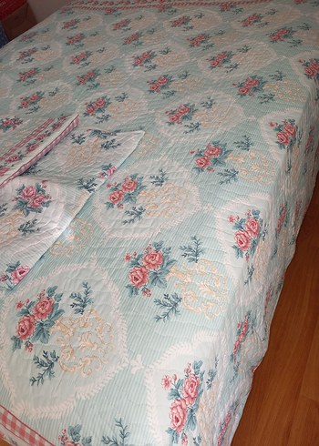 Çiçek Desenli Pastel Renkli Yatak Örtüsü - Görsel 2