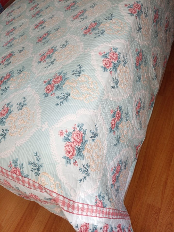 Çiçek Desenli Pastel Renkli Yatak Örtüsü - Görsel 4