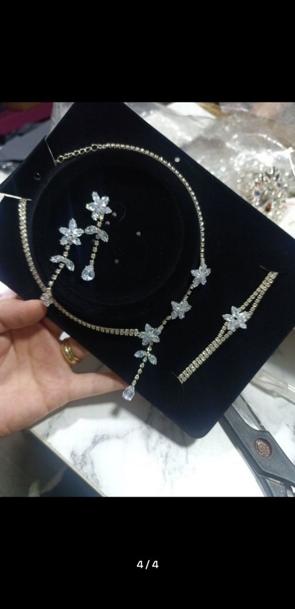 Beyaz Pullu Çiçek Desenli 3 lü Kadın Takı Seti - Görsel 4