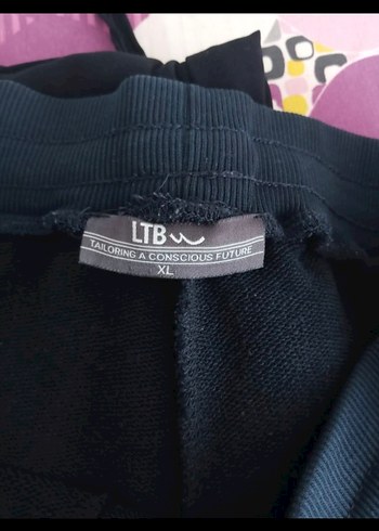 Siyah Bol Kesim Kemerli Şort - Görsel 4