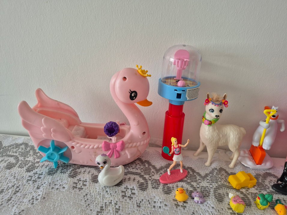 Pastel Pembe Figürler ve Oyuncak Seti - Görsel 3