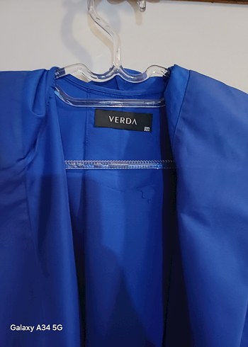 Mavi Uzun Drapeli Kadın Yağmurluk - Görsel 3