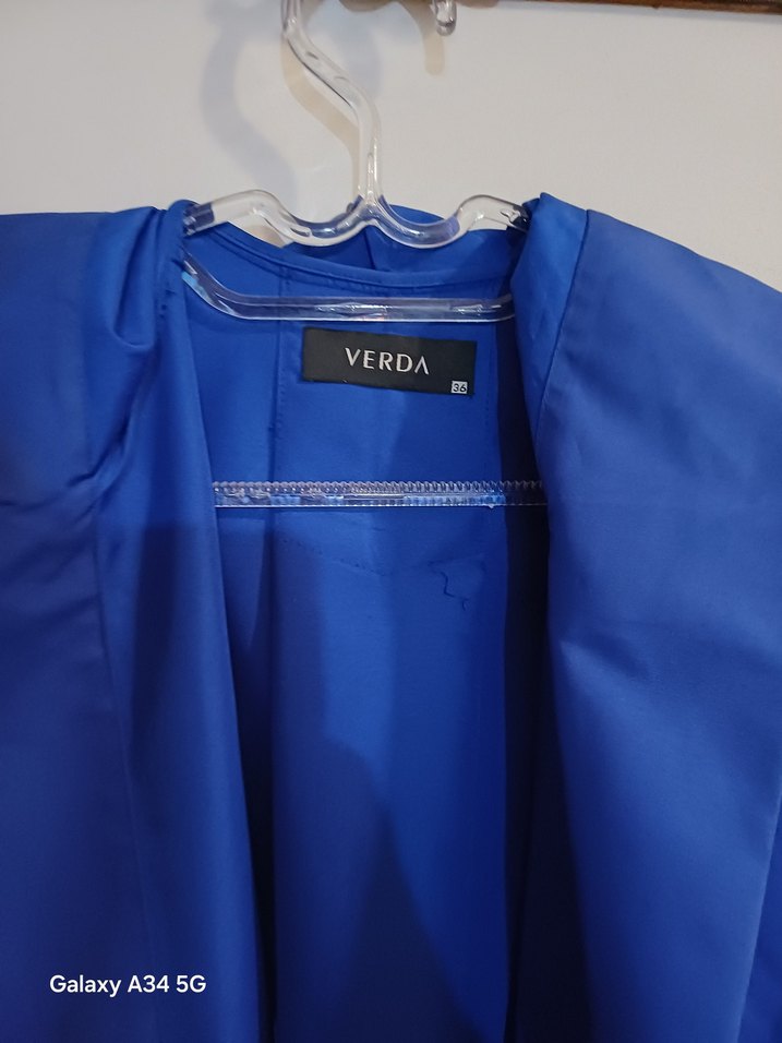 Mavi Uzun Drapeli Kadın Yağmurluk - Görsel 3