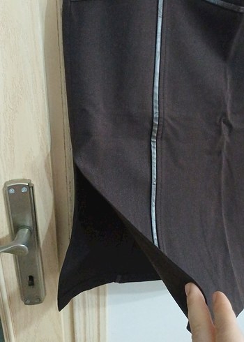 Kahverengi Bel Detaylı Mini Kalem Etek - Görsel 3