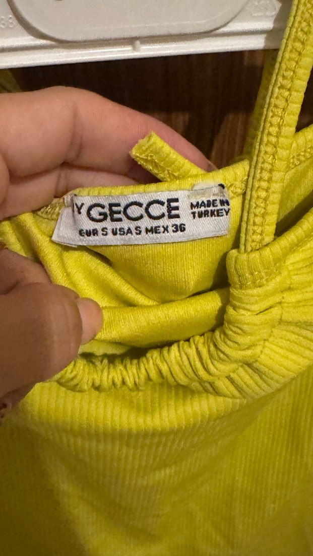 Neon yeşili boyundan bağlamalı elbise - Görsel 2