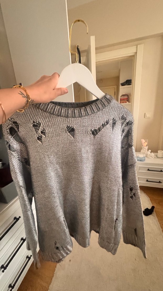 Gri Delikli Triko Kadın Kazak - Görsel 3