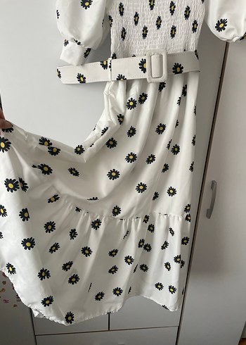 Beyaz Çiçek Desenli  Elbise - Görsel 2