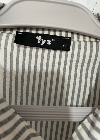 Düğmeli Kısa Kollu Çizgili Gömlek - Görsel 3