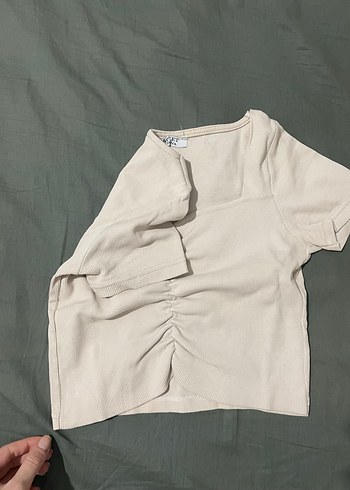 Kısa Kollu Bej Bluz - Görsel 2