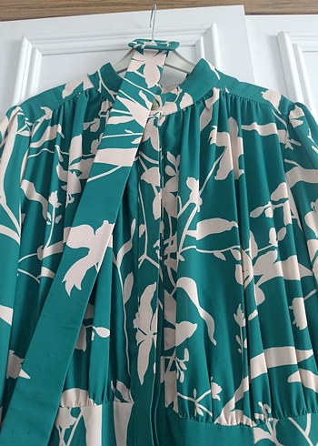 Yeşil Çiçek Desenli Uzun Piliseli Elbise - Görsel 4