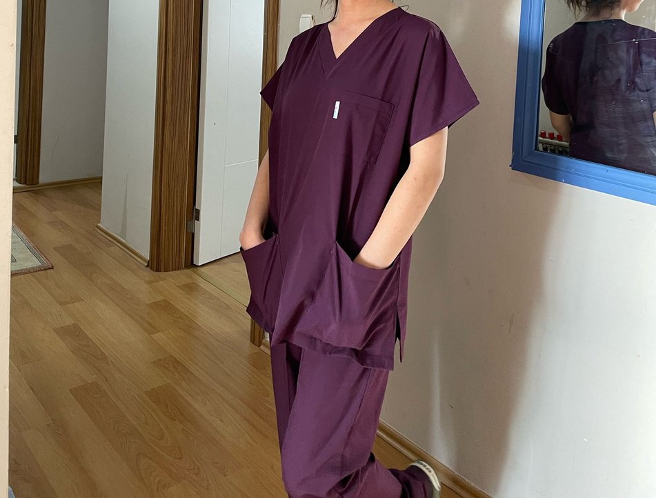 V Yaka mürdümRahat Kesim scrubs - Görsel 2