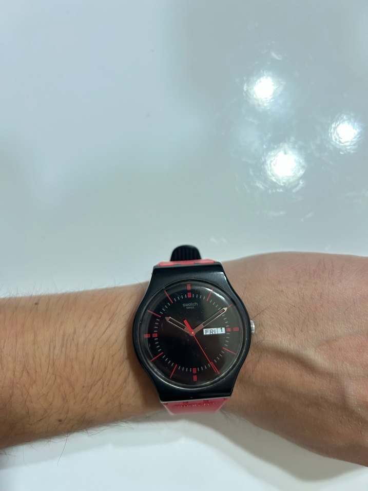 Kırmızı Kayışlı Erkek Kol Saati - Görsel 3