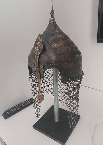 Altın Renkli Parlak Dekoratif Miğfer - Görsel 3