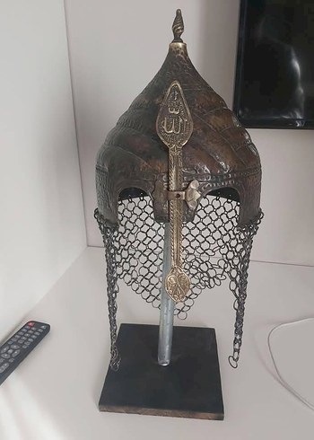 Altın Renkli Parlak Dekoratif Miğfer - Görsel 5