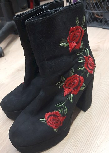 Nakışlı Siyah Süet Kadın Topuklu Bot - Görsel 2