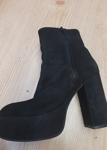 Nakışlı Siyah Süet Kadın Topuklu Bot - Görsel 6