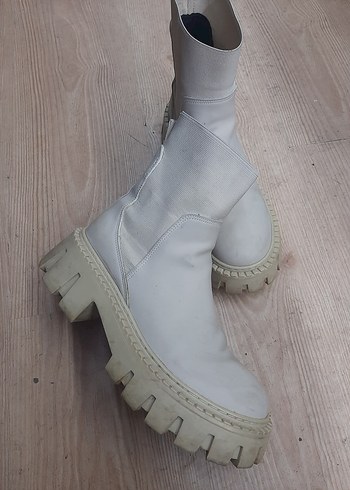 Beyaz Kadın Platformlastik Bot - Görsel 3