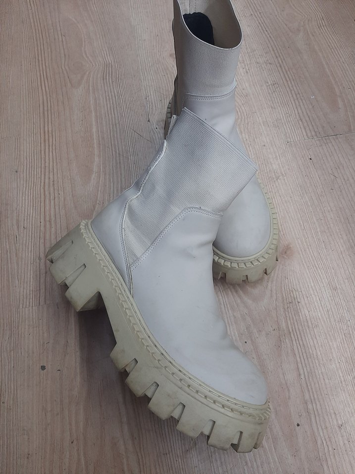 Beyaz Kadın Platformlastik Bot - Görsel 3