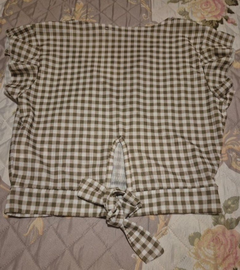 V yaka kısa kollu bağlamalı ekose bluz - Görsel 4