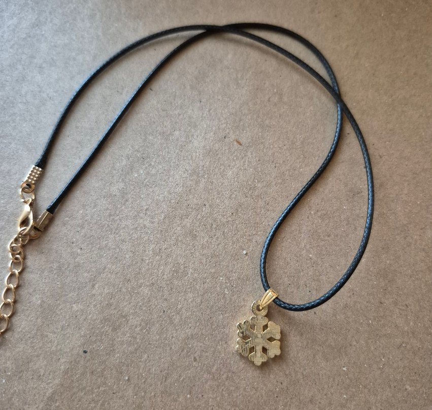 Altın Renkli İp Detaylı Midi Kar Tanesi Kolye - Görsel 5