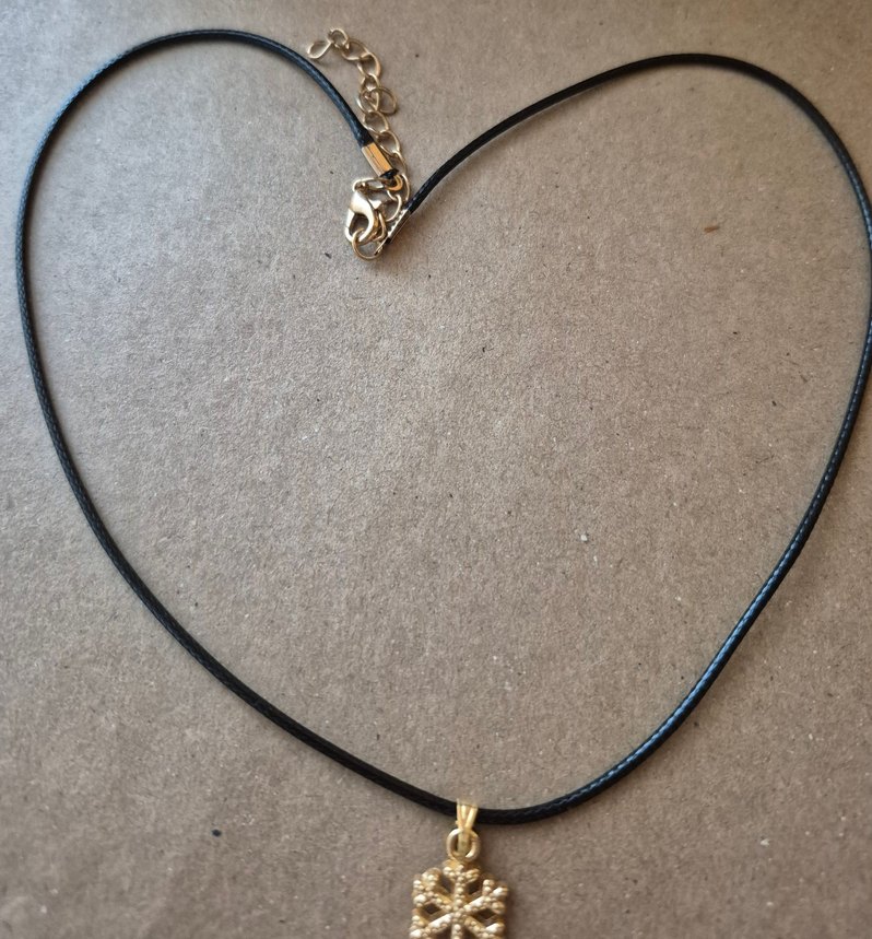 Altın Renkli İp Detaylı Midi Kar Tanesi Kolye - Görsel 4