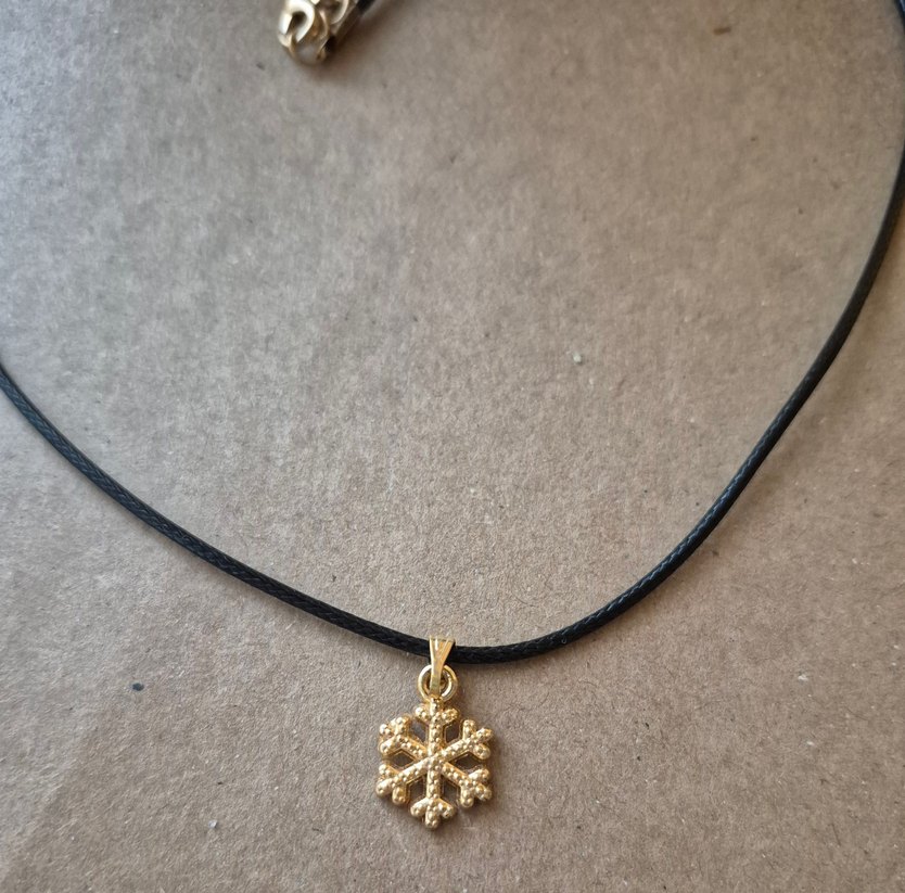 Altın Renkli İp Detaylı Midi Kar Tanesi Kolye - Görsel 3