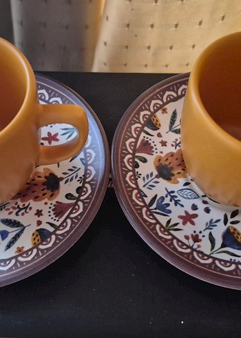 Kahverengi Seramik Kahve Fincanları ve Tabakları - Görsel 2