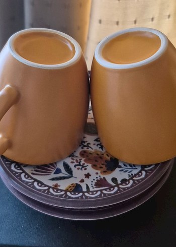 Kahverengi Seramik Kahve Fincanları ve Tabakları - Görsel 6