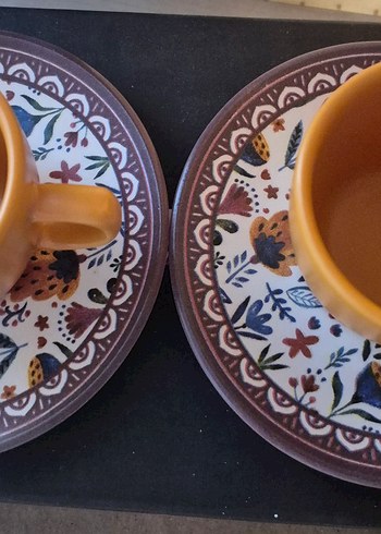 Kahverengi Seramik Kahve Fincanları ve Tabakları - Görsel 4