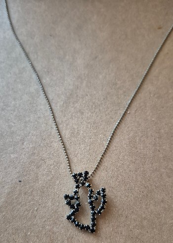 Siyah Taş İşlemeli Zincir Detaylı Midi Melek Kolye - Görsel 3