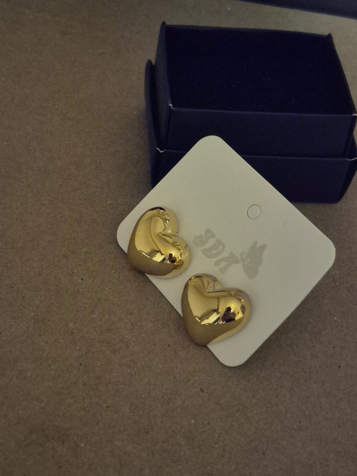 Altın Renk Mini Kalp Küpeler - Görsel 3