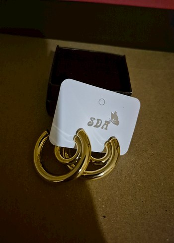 Mini Altın Tokalı Kadın Küpeler - Görsel 4