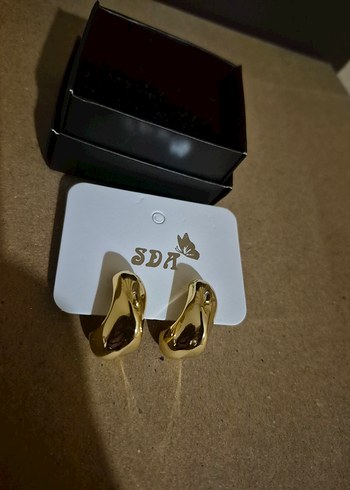 Parlak Mini Altın Kadın Küpeler - Görsel 4