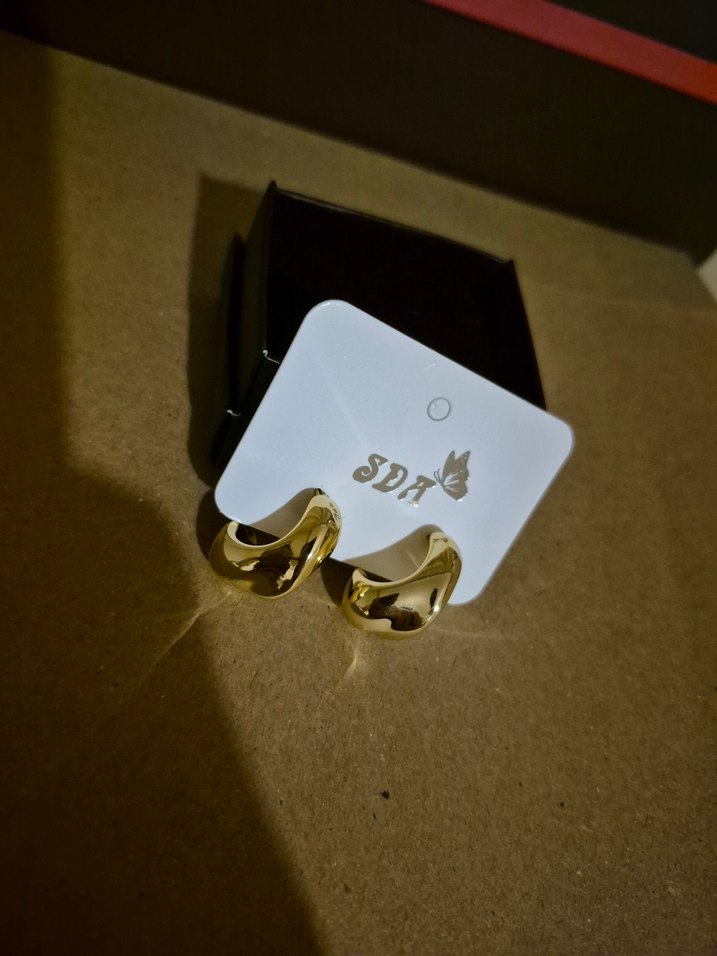 Parlak Mini Altın Kadın Küpeler - Görsel 5