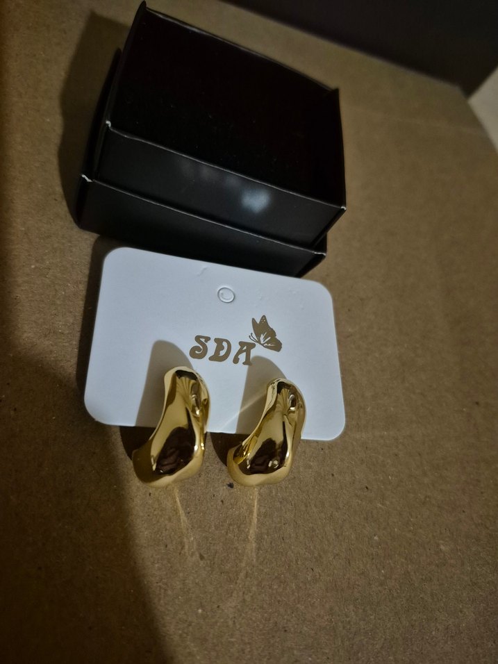 Parlak Mini Altın Kadın Küpeler - Görsel 4