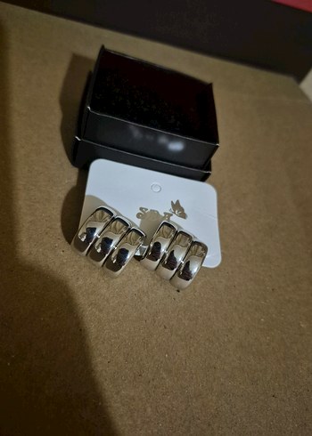 Gri Renkli Mini Tokalı Küpe Seti - Görsel 3