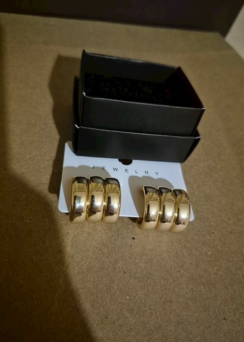 Mini Kemerli Altın Renk Kadın Küpeler - Görsel 3
