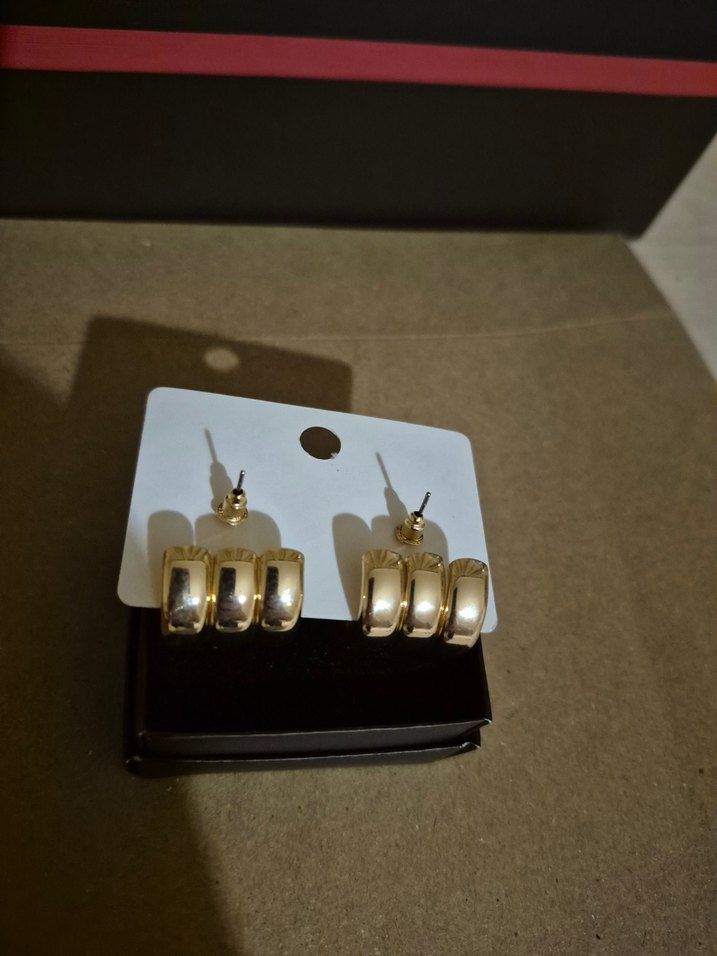 Mini Kemerli Altın Renk Kadın Küpeler - Görsel 2